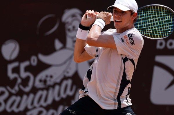 Apoiado pelo Estado: tenista paranaense disputará três torneios juvenis do Grand Slam