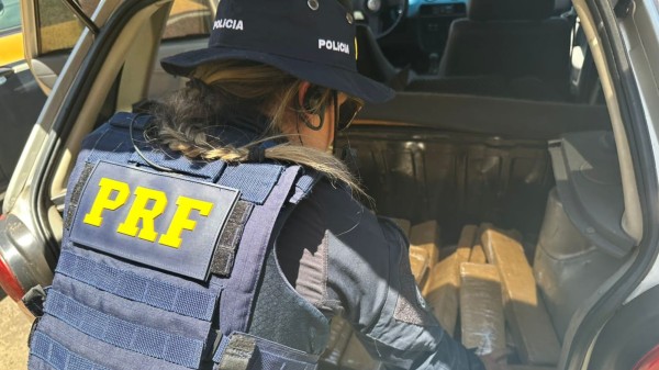 PRF intercepta comboio que transportava 120 quilos de maconha na BR-282