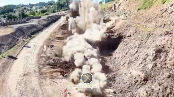 Após danos causados por detonação, empresa responsável realiza conserto em residências e garante que situação era prevista