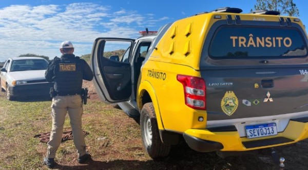 Carro furtado durante a madrugada é recuperado pela Polícia Militar