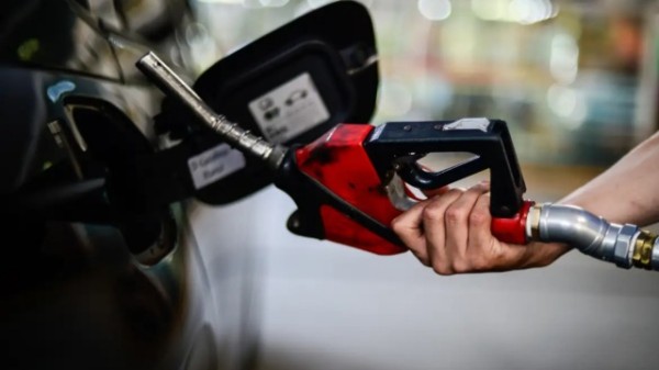 As cidades de SC em que está mais barato abastecer após nova alta da gasolina