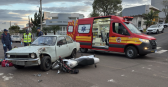 Motociclista fica ferido em colisão com carro no centro