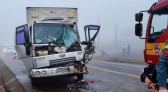 Colisão entre caminhões deixa motorista gravemente ferido
