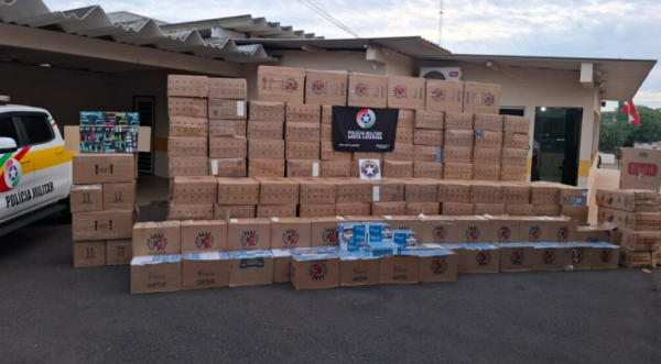 Caminhão com carga milionária de cigarros contrabandeados é interceptado no Oeste de SC