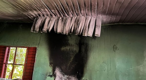 Fogo atinge residência no Bairro Bela Vista