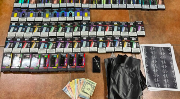 Polícia Civil prende jovem por venda ilegal de cigarros eletrônicos em Itapiranga