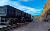PRF flagra 64 toneladas de excesso de peso em duas carretas na BR-282
