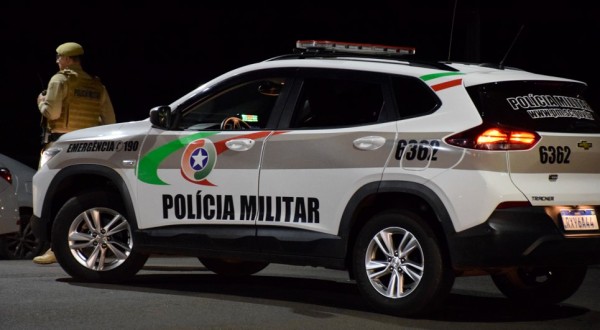 Polícia flagra adolescente de 16 anos pilotando motocicleta e notifica responsável