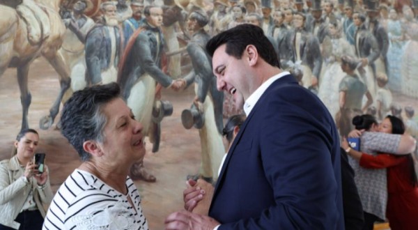 Governador sanciona lei que moderniza carreira dos funcionários da educação básica