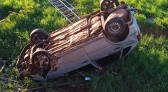 Veículo sai da pista e capota na SC 160