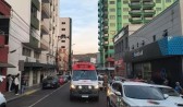 Mulher atropela a própria sogra na saída de delegacia e é presa
