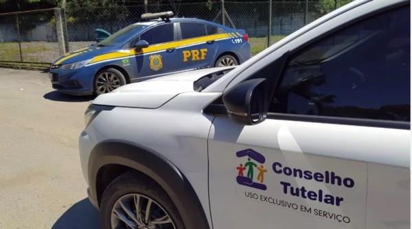 Viajando escondidos, adolescentes, de 13 e 14, são pegos após dirigir 400 km pela BR-280