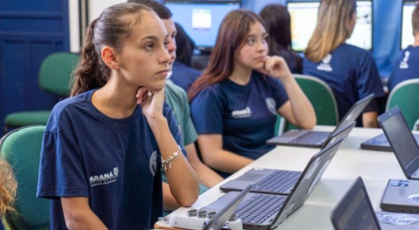 Estudantes da rede estadual agora podem pedir transferência de colégio de forma online