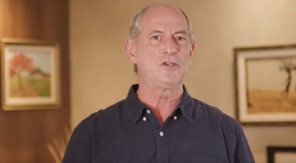 Sem citar Lula, Ciro diz que acompanha PDT em apoio ao petista no 2º turno
