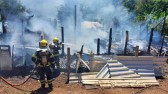 Bombeiros utilizam 9 mil litros de água para combater fogo em galpão