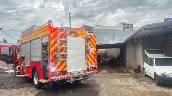 Incêndio atinge restaurante no Centro e mobiliza Corpo de Bombeiros
