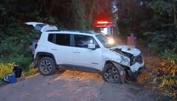 Motorista fica ferido após carro sair da pista no Oeste de SC