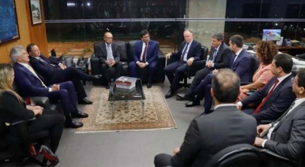 Governadores encontram ministros do STF para tratar de ICMS