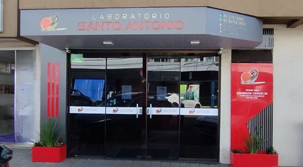 Atenção papais, uma onda de Covid-19 está atingindo crianças acima de 6 meses