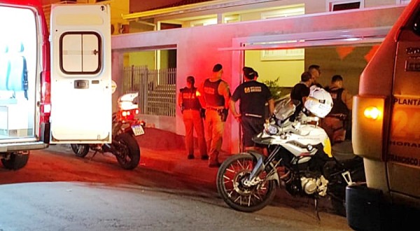 Homem fica ferido ao cair de telhados, segundo relatos ele estaria tentando furtar residências