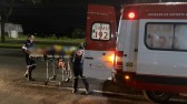 Homem sofre queda de bicicleta e é socorrido