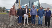 Prefeitura recebe ônibus para transporte escolar no município