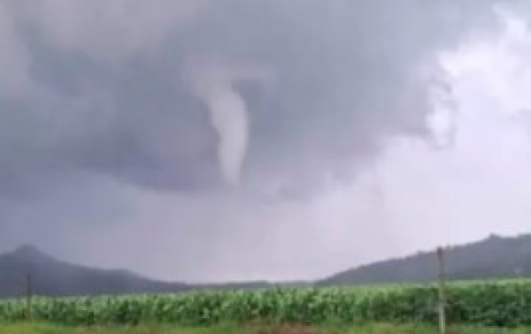 Tipo raro de tempestade provoca formação de “quase tornado” em pequena cidade de SC