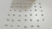 Suspeito de tráfico de drogas consegue fugir, mas policiais apreendem 41 pedras de crack