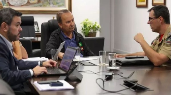 Governador e Defesa Civil discutem ações para contenção de desastres naturais em SC