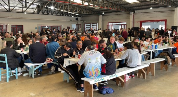 Costelão da Independência reúne comunidade e vende 600 fichas de almoço