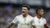 Flamengo abre o placar, vê Ceará empatar e continua como líder do Brasileirão