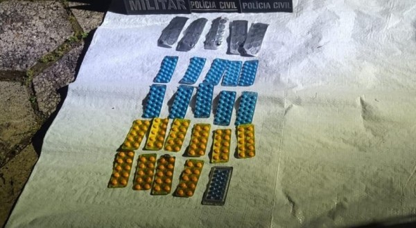Mulher é flagrada com objetos proibidos dentro da calcinha
