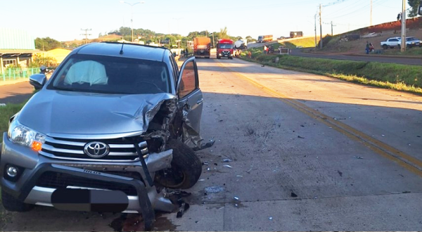 Colisão frontal entre caminhonetes deixa um ferido na BR-163