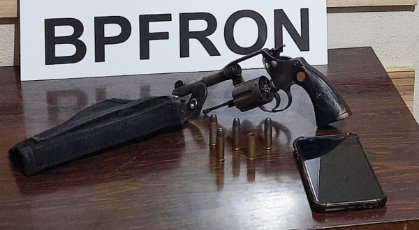 PM prende homem e apreendem arma de fogo