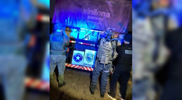 BPFRON, PF e RFB apreendem carreta carregada com uva passa