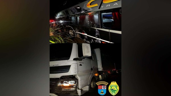 Colisão lateral envolve dois veículos na PR-280