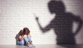 Diretora de escola é condenada por agredir alunos durante horário de descanso