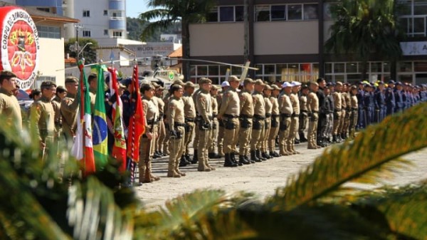 Polícia Militar e Corpo de Bombeiros de Santa Catarina realizam promoção de oficiais e praças
