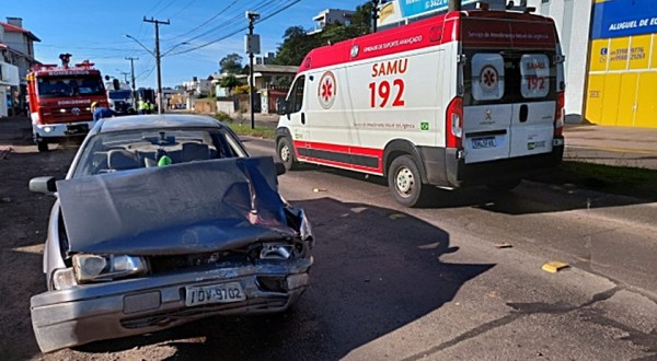 Após causar acidente, motorista foge na Willy Barth