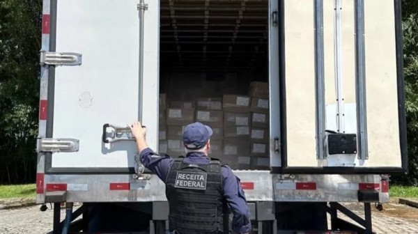 Operação em SC resulta na apreensão de carga de camarões avaliada em R$ 400 mil