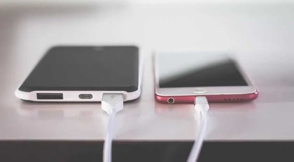 Carregador universal de celular será obrigatório na Europa; Apple terá que se ajustar