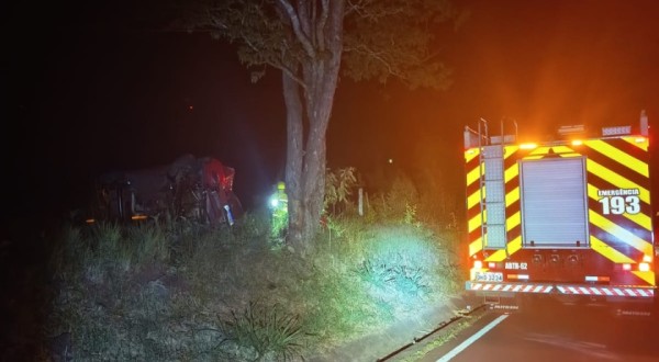 Condutora fica ferida após capotamento na SC-305