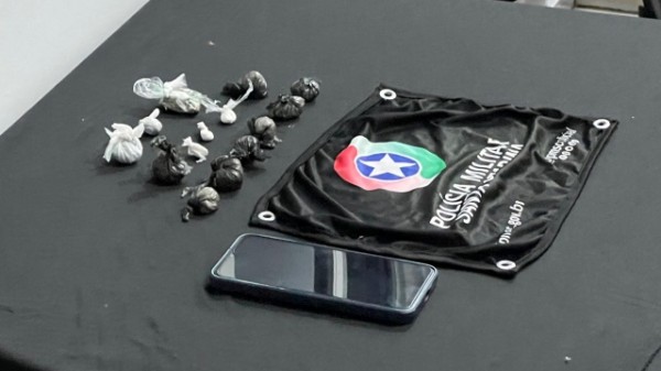 PM prende traficante e apreende drogas