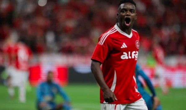 Inter oficializa compra de atacante Carbonero