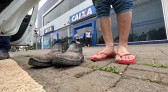 Cliente é impedido de entrar em agência da Caixa por estar calçando botina de trabalho