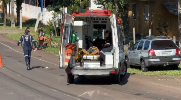 Ciclista sofre queda e fica ferido