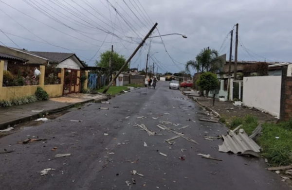 Meteorologista alerta para risco de novos tornados no Rio Grande do Sul e temporais em Santa Catarina