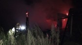 Incêndio destrói casa de madeira desabitada