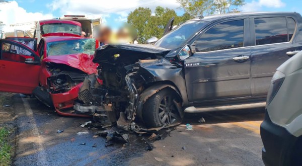 Acidente envolvendo dois veículos deixa três feridos na PR-493 em Verê