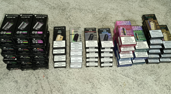 Polícia apreende cerca de 50 cigarros eletrônicos